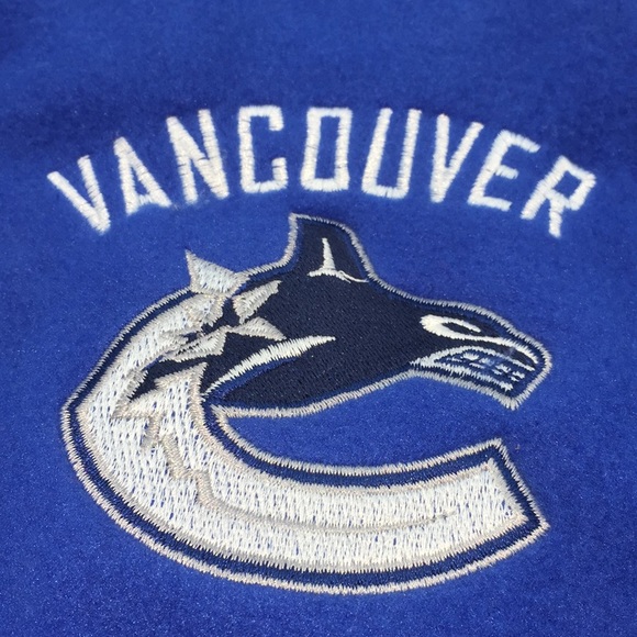 NHL Vancouver Canucks Hockey Dog Pet Fleece Hoodie Sweater Coat Size X-Large - Picture 10 of 10